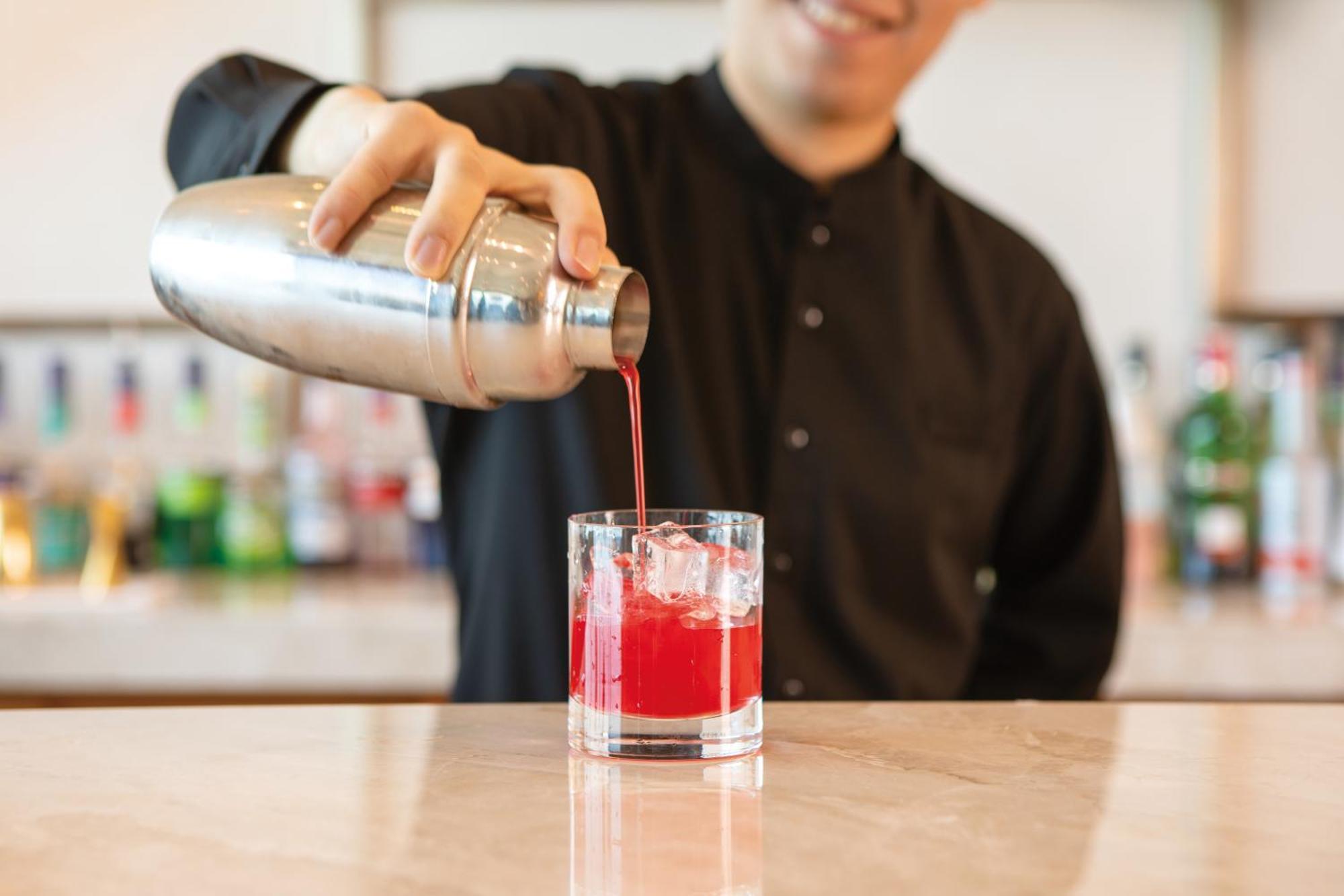 Ramada Plaza By Wyndham Jeju Ocean Front Hotel Exterior photo A bartender pouring a cocktail